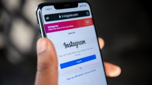 Το Instagram θα ενημερώνει τους γονείς αν το παιδί τους εμφανίζει αυτοκτονικές τάσεις