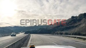 Ιονία Οδός: Ρήγμα 200 μέτρων στο βουνό από την κατολίσθηση – “Με το πολύ νερό υπήρξε λασποροή” λέει ο Λέκκας