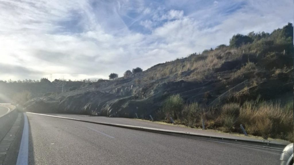 Ήπειρος: Κλειστή η Ιόνια Οδός στην Συκούλα μετά από κατολίσθηση – Διακόπηκε η κυκλοφορία και στα δύο ρεύματα