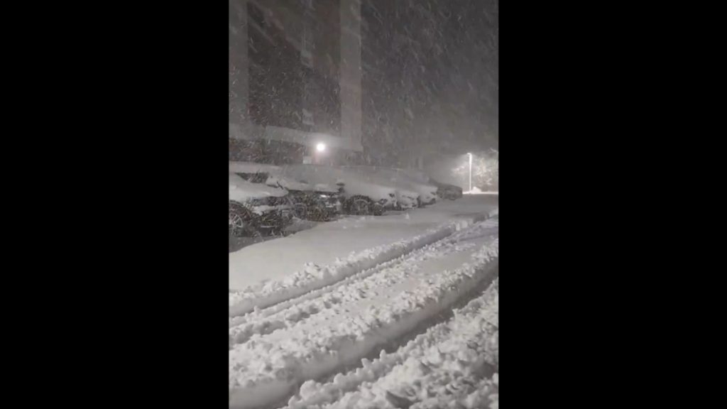 Στο έλεος του χιονιά οι ΗΠΑ: Χιονοθύελλα σε Νέα Υόρκη και Βοστώνη – Ακυρώθηκαν πάνω από 5000 πτήσεις (βίντεο)