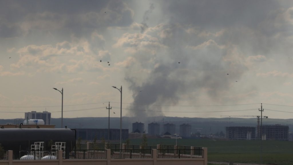 Η Μέση Ανατολή φλέγεται: Σφυροκόπημα ΗΠΑ και Ισραήλ στο Ιράν – Απαντάει η Τεχεράνη με βομβαρδισμούς σε αμερικανικές βάσεις