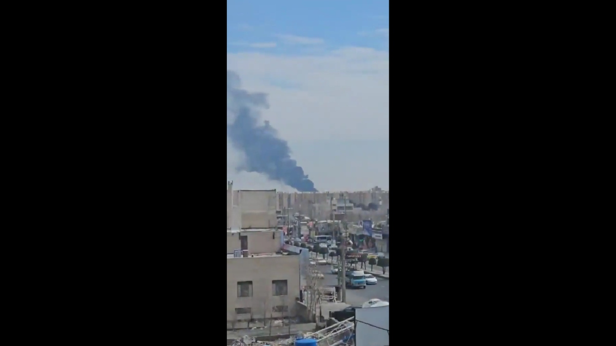 Μεγάλη έκρηξη σε αποθήκες πυρομαχικών στη Σαχριάρ του Ιράν (Βίντεο)