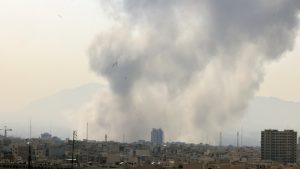 ΗΠΑ και Ισραήλ χτυπούν το Ιράν – Εκρήξεις σε Τεχεράνη και μεγάλες πόλεις