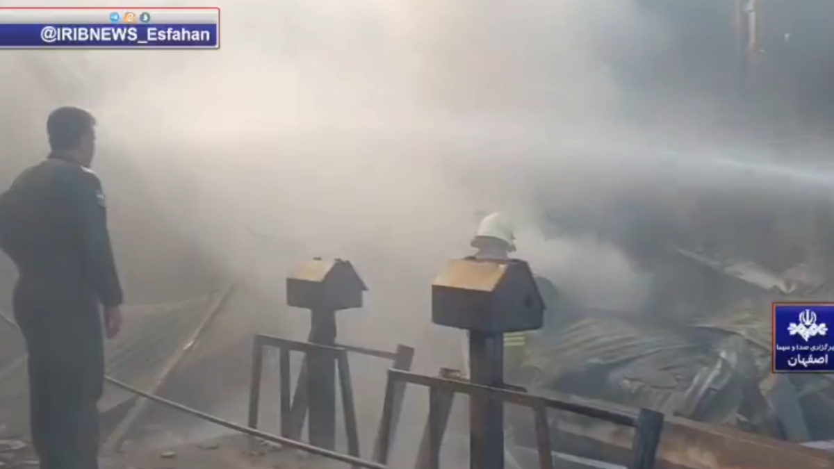 Ιράν: Ελικόπτερο έπεσε σε αγορά οπωροκηπευτικών – 4 νεκροί (βίντεο)