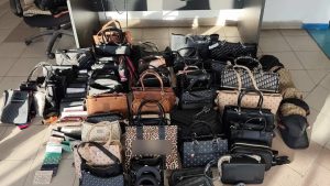 Νερατζιώτισσα: Συνελήφθησαν δυο άτομα που πωλούσαν «μαϊμού» προϊόντα στον σταθμό του ΗΣΑΠ