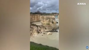 Ιταλία: Κατέρρευσε η «Αψίδα των Εραστών» από την κακοκαιρία (Βίντεο)