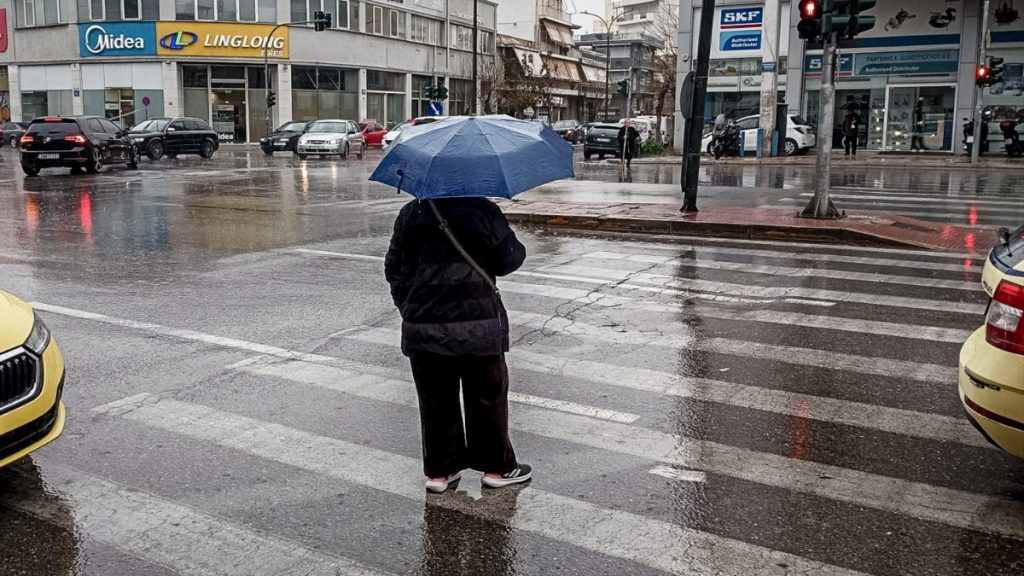Συνεχίζεται μέχρι αύριο η κακοκαιρία με βροχές και καταιγίδες – Βελτιώνεται ο καιρός την Καθαρά Δευτέρα