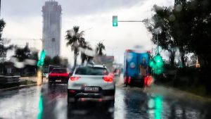 Πού οφείλονται οι έντονες βροχοπτώσεις τις τελευταίες εβδομάδες – Η ανάλυση του meteo (χάρτες)