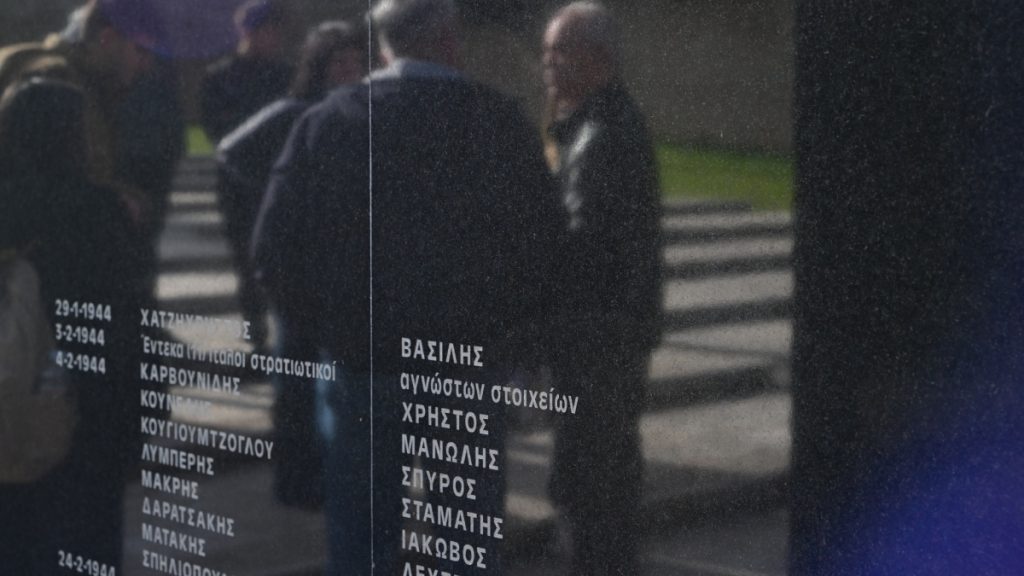 Κουτσούμπας για τις φωτογραφίες με τους 200 εκτελεσθέντες στην Καισαριανή: “Η θέση τους δεν είναι στο εμπόριο”