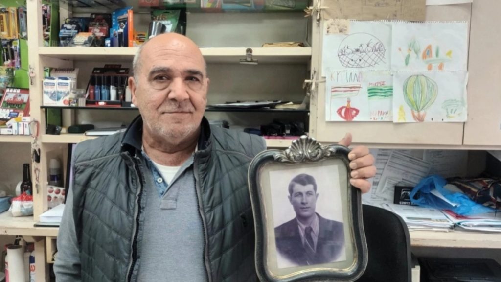 Καισαριανή: Αναγνώρισε τον παππού του στις φωτογραφίες με τους 200 εκτελεσθέντες – “Μεγάλη συγκίνηση” (φωτογραφίες)