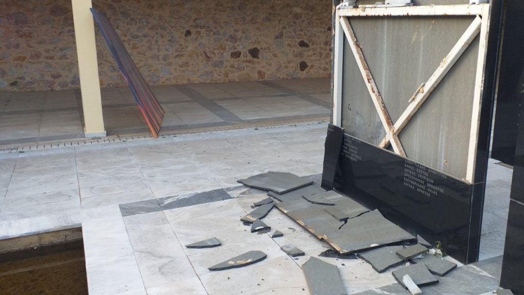 Καισαριανή: Βανδαλισμοί στο Μνημείο των 200 που εκτελέστηκαν την Πρωτομαγιά του 1944