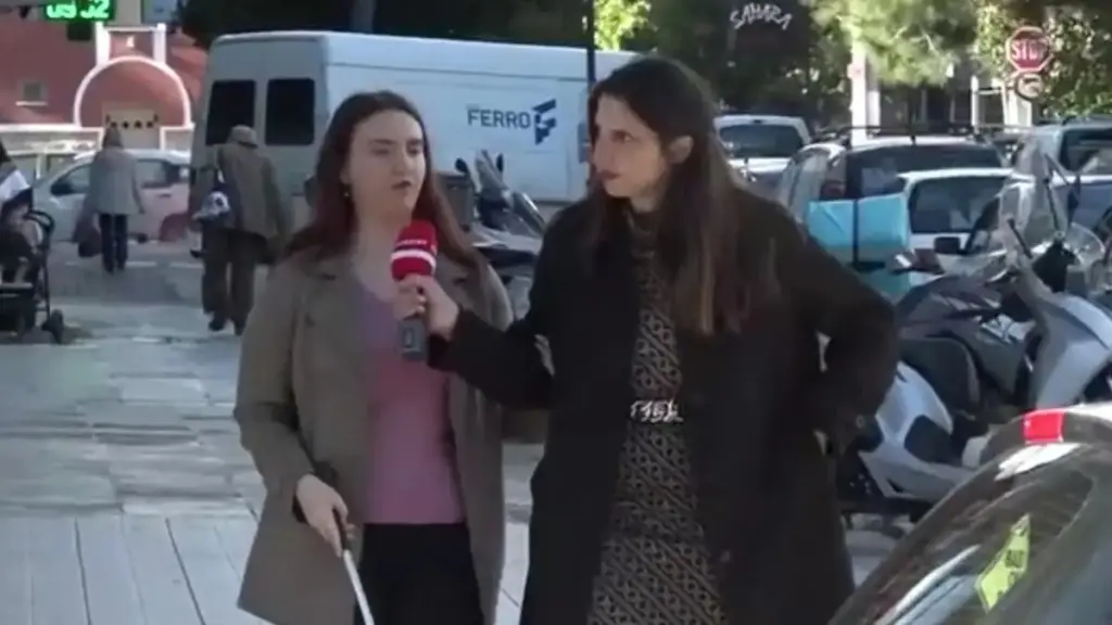 Τρόμος στην Καλλιθέα: 70χρονος παρενόχλησε τυφλή γυναίκα που περνούσε το δρόμο, ενώ προσποιήθηκε ότι τη βοηθά