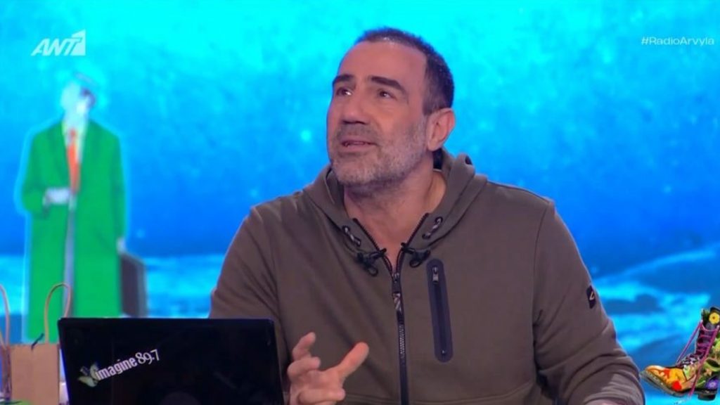 Απρόοπτο κατά τη διάρκεια του «Ράδιο Αρβύλα» – Η αντίδραση του Αντώνη Κανάκη (Βίντεο)