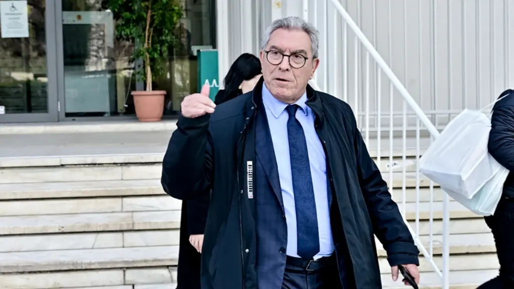 Χειροπέδες σε 39χρονο που απειλούσε τον Καπερνάρο μέσω Facebook – “Μαζέψου, δεν σε σώζει τίποτα”