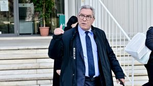 Πυρά Καπερνάρου κατά Ρούτσι: “Περιφέρεται στην δικαστική αίθουσα σαν νταής και απειλεί δικηγόρους”