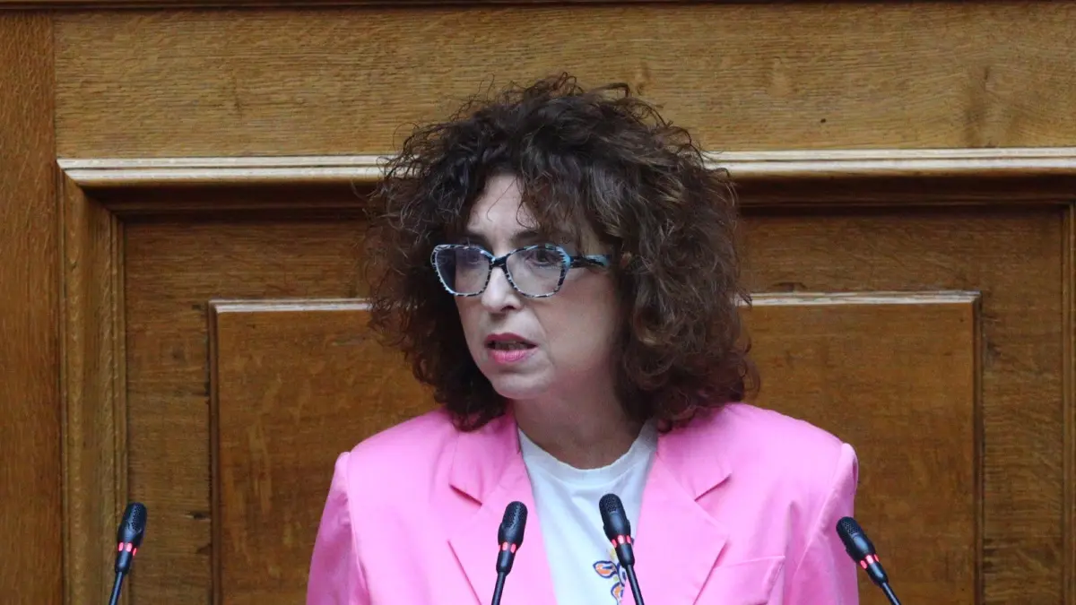 Ελένη Καραγεωργοπούλου: H επιστολή ανεξαρτητοποίησης από την Πλεύση Ελευθερίας διαβάστηκε στην Βουλή