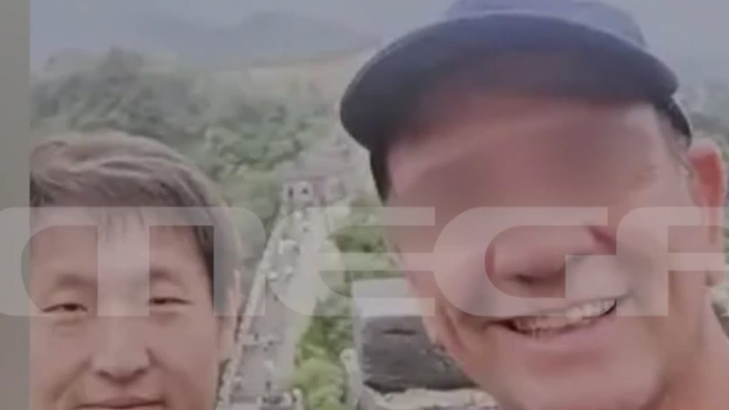 Θρίλερ Κατασκοπείας: Ο Έλληνας σμήναρχος έβγαζε σελφι με τους Κινέζους στρατολογητές του μπροστά στο Σινικό Τείχος