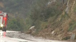 Κλειστή η παλαιά εθνικής οδός Άρτας – Αμφιλοχίας λόγω κατολίσθησης – Αποκομμένη η Ήπειρος από την υπόλοιπη χώρα