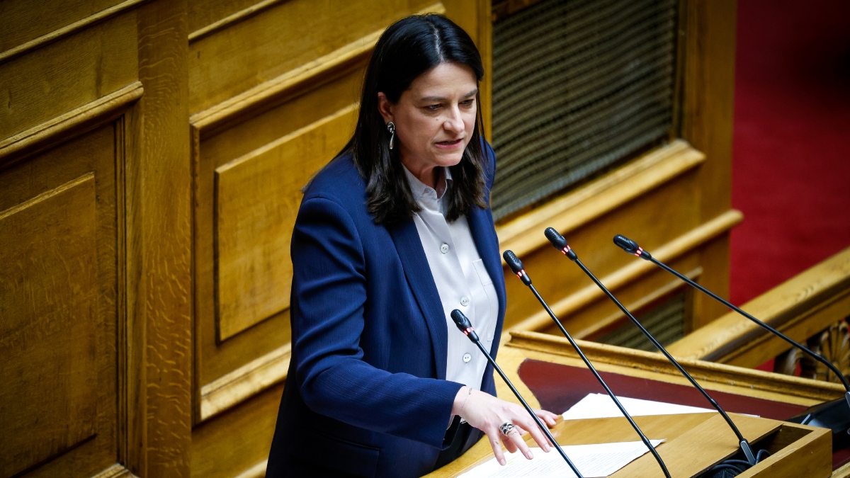 Βουλή: Με 158 «ναι» πέρασε το νομοσχέδιο για τις συλλογικές συμβάσεις – Για «ιστορική συμφωνία» κάνει λόγο η Νίκη Κεραμέως