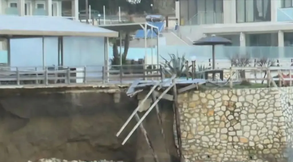 Κέρκυρα: Σοβαρή διάβρωση στο Canal d’Amour – Επιχειρήσεις «κρέμονται» στον αέρα