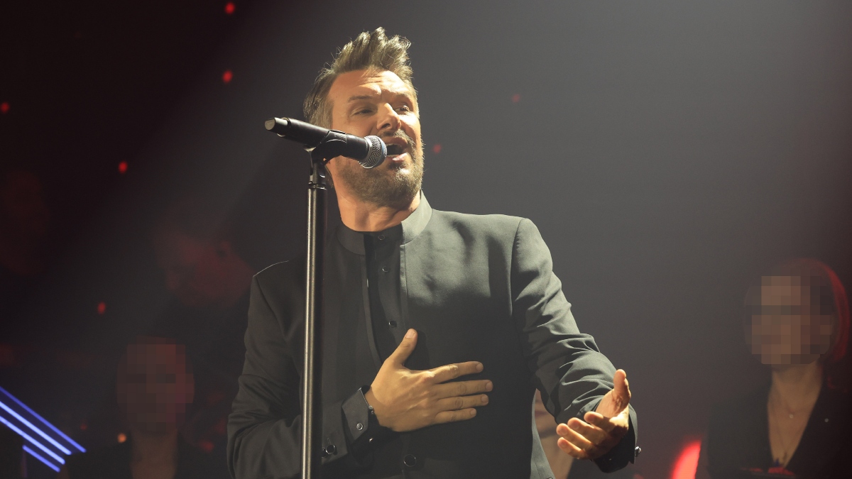 Κιάμος και Πάολα τίμησαν τα θύματα σε Τρίκαλα και Ρουμανία στο νυχτερινό κέντρο που τραγουδούσαν (βίντεο)