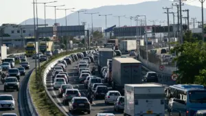 Κίνηση: Στο “κόκκινο” ο Κηφισός και το κέντρο της Αθήνας – Προβλήματα και στη Μεσογείων