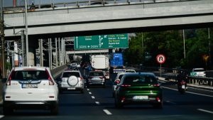 Κίνηση: Στο “κόκκινο” η Αττική Οδός και ο Κηφισός – Καθυστερήσεις και στο κέντρο της Αθήνας