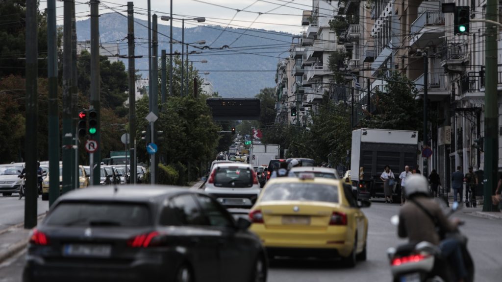 Στο “κόκκινο” η κίνηση στην Λεωφόρο Αλεξάνδρας λόγω ακινητοποιημένου οχήματος