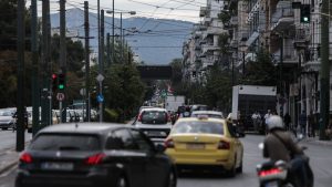 Στο “κόκκινο” η κίνηση στην Λεωφόρο Αλεξάνδρας λόγω ακινητοποιημένου οχήματος