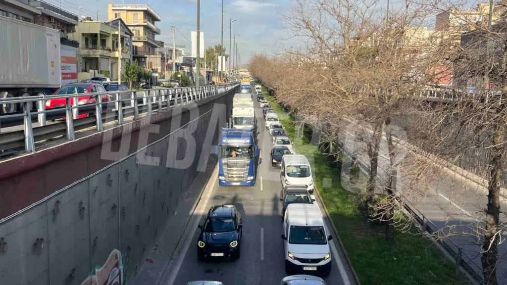 Κίνηση: Κλειστά τμήματα της Αττικής οδού λόγω έργων – Απέραντο πάρκινγκ ο Κηφισός