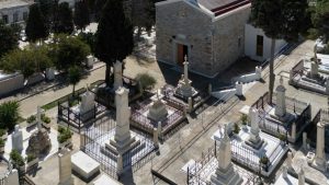 ΥΠΠΟ: Προστασία & ανάδειξη ταφικών μνημείων, στο κοιμητήριο Αγίου Γεωργίου, στην Ερμούπολη της Σύρου