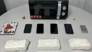 Θεσσαλονίκη: Κατασχέθηκαν τρία κιλά κοκαΐνης από τη Γερμανία – Τα είχαν κρύψει σε φούρνο μικροκυμάτων