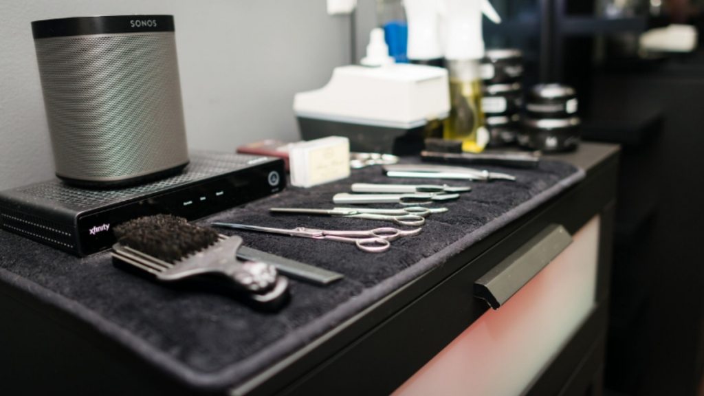 Πύλος: 25χρονος επιτέθηκε με γκλομπ στον κομμωτή του γιατί δεν του άρεσε το κούρεμα