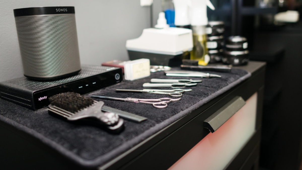 Πύλος: 25χρονος επιτέθηκε με γκλομπ στον κομμωτή του γιατί δεν του άρεσε το κούρεμα