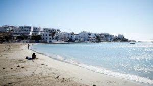 Χωρίς καντίνες και ξαπλώστρες παραλίες στα  Κουφονήσια μετά από παρέμβαση Πιερρακάκη