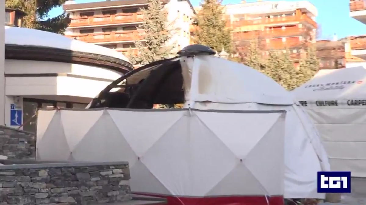 Κραν Μοντανά: Στις φλόγες μνημείο μνήμης για τα θύματα της φονικής πυρκαγιάς