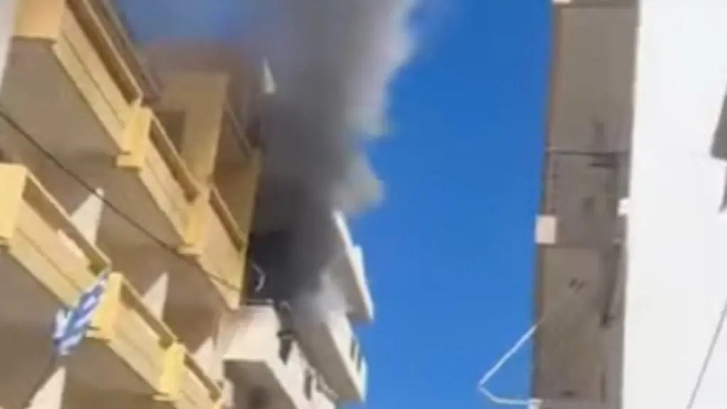 Φωτιά σε υπό κατασκευή ξενοδοχείο στην Σητεία – Δείτε βίντεο