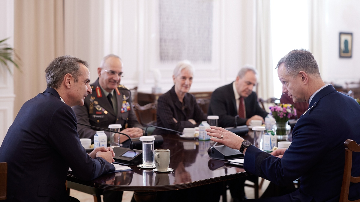 Συνάντηση Μητσοτάκη με τον ανώτατο διοικητή του ΝΑΤΟ στην Ευρώπη – Τι συζητήθηκε