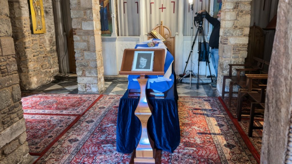 Ελένη Γλύκατζη Αρβελέρ: Σε λαϊκό προσκύνημα η σορός της – Στις 13:00 η κηδεία της στη Μητρόπολη Αθηνών (εικόνες + βίντεο)
