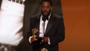 Grammy 2026: Θρίαμβος για τον Κέντρικ Λαμάρ – Μεγάλοι νικητές η Lady Gaga, ο Bad Bunny και η Μπίλι Άιλις (βίντεο)