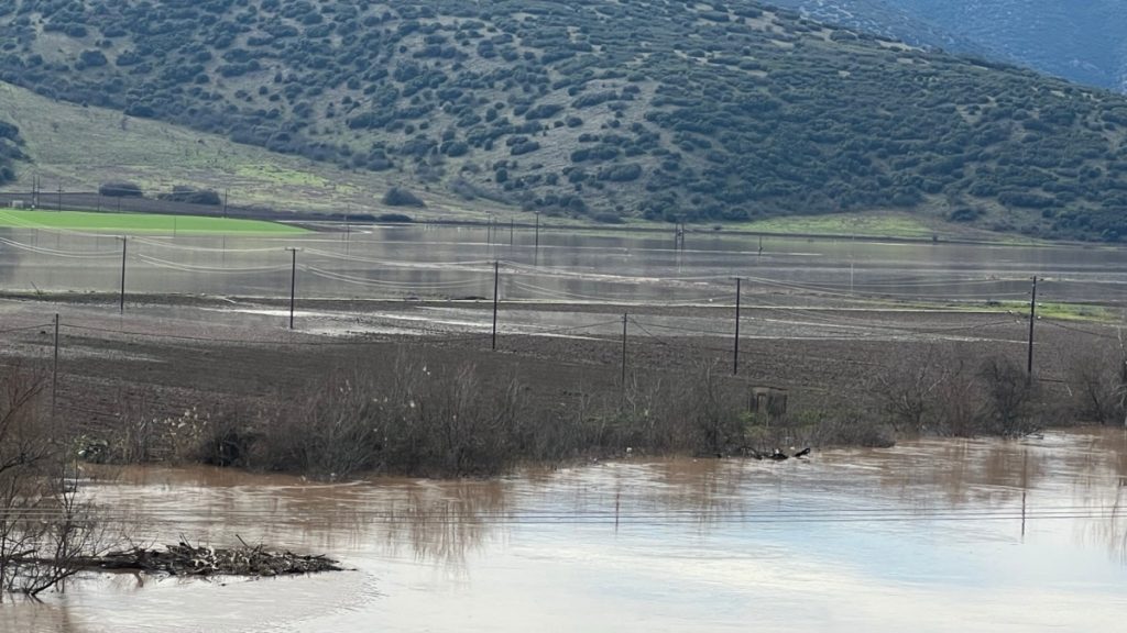 Λάρισα: Υπερχείλισε ο Πηνειός, προβλήματα σε αγροτικές περιοχές (Εικόνες & Βίντεο)