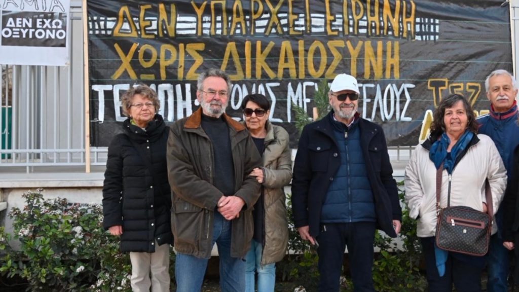 Τέμπη: Διακοπή στην δίκη για την εμπορική αμαξοστοιχία μέχρι τις 5 Μαρτίου – Τι ζητούν οι συγγενείς