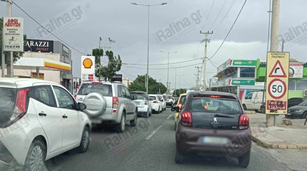 Σοβαρό τροχαίο στη Λεωφόρο Μαραθώνος – Κυκλοφοριακό χάος στο σημείο