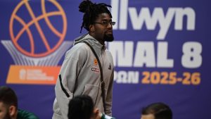 Ολυμπιακός – Παναθηναϊκός: Καταγγελία των “ερυθρόλευκων” – “Ο Λεσόρ πέταξε μπανάνα σε οπαδούς μας”