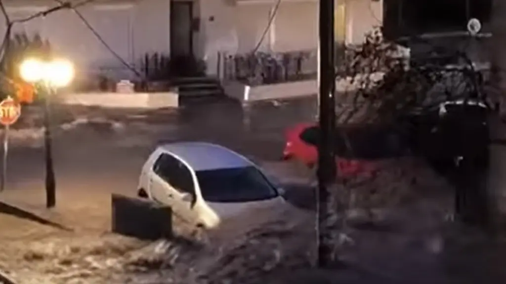 Συναγερμός στη Λήμνο από τις πλημμύρες – Σήμανε το 112 για περιορισμό των μετακινήσεων (βίντεο)