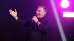 Νίκος Μακρόπουλος: Νοσηλεύεται με πνευμονία ο τραγουδιστής – Πότε επιστρέφει στις εμφανίσεις του