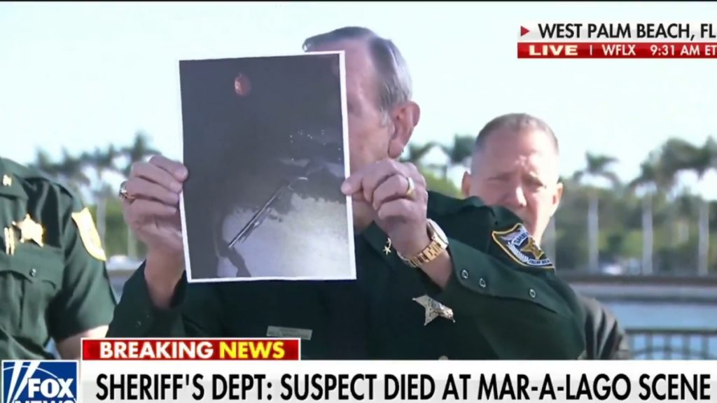 ΗΠΑ: Με καραμπίνα και μπιτόνι βενζίνης εισέβαλλε ο ένοπλος στην έπαυλη του Τραμπ