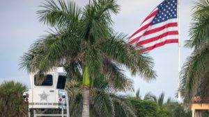 Συναγερμός στο Μαρ-α-Λάγκο του Τραμπ: Ένοπλος εισέβαλε στην επαύλη και έπεσε νεκρός από πυρά πρακτόρων (βίντεο)