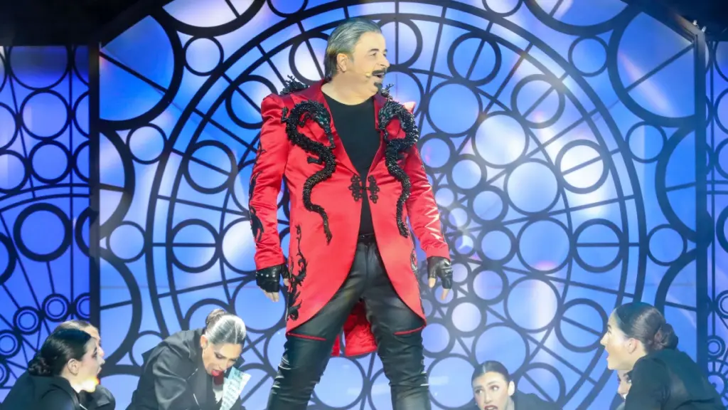 Μάρκος Σεφερλής: Η συμφωνία – μαμούθ με το MEGA, το show μεταμφιέσεων και τα μηνύματα πίσω από το χιούμορ