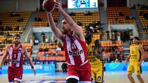 Ολυμπιακός: Ζήτησε να παίξει στον τελικό του Κυπέλλου ο Μιλουτίνοφ – Τα δεδομένα για τον τραυματισμό του Σέρβου σέντερ